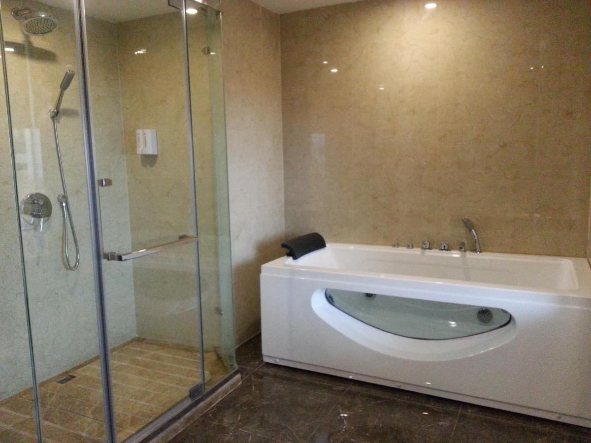 New West Street Hotel - Grand Wing Янгшуо Стая снимка