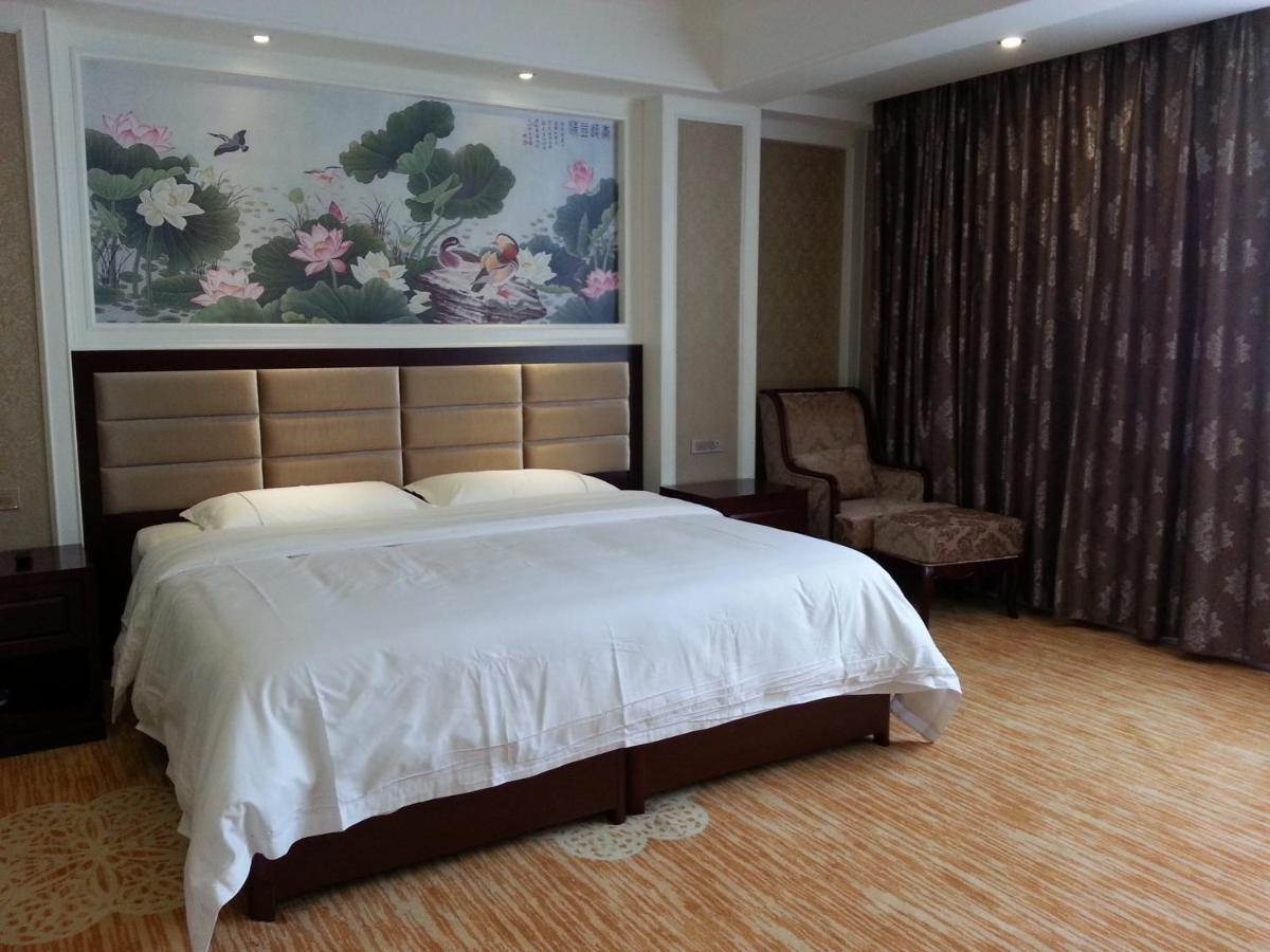 New West Street Hotel - Grand Wing Янгшуо Стая снимка